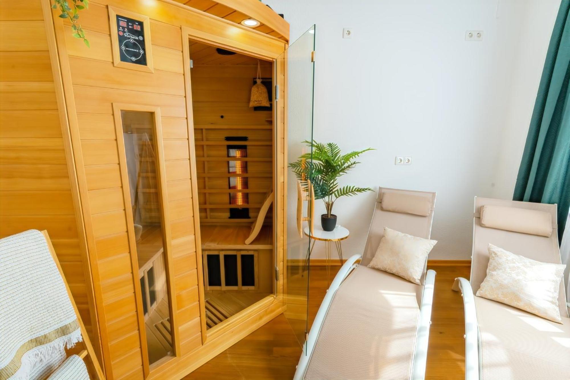 The Big Muenster Fuer Bis Zu 12, Whirlpool, Sauna, Zentral, Tischfussball, Balkon, Gasgrill Ulm Exterior photo